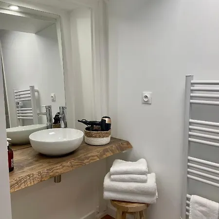 Apartment Le Quarante Cinq -1 Laval (Mayenne)