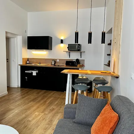 Le Quarante Cinq -1 *