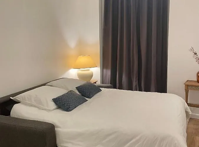 Le Quarante Cinq -1 *