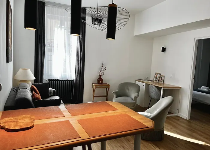 Le Quarante Cinq -1 *