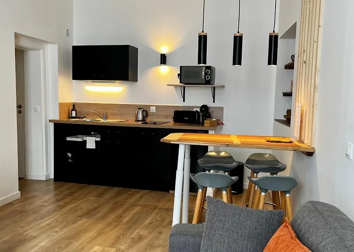 Le Quarante Cinq -1 *